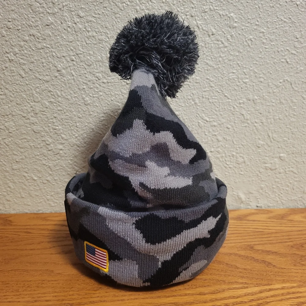 NWT NBA Gray & Black Camo Knit Pom Pom Beanie